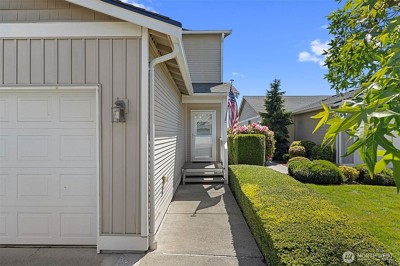 3rd image of 1190 Decatur Circle