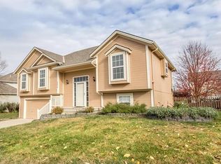 3924 SW Windemere Dr, Lees Summit, MO 64082