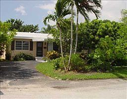 1st image of 900 SE 14th Ct