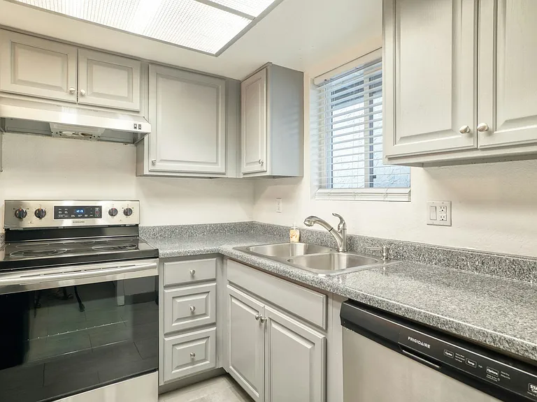 406 E Washington Ave #B — Photo 19