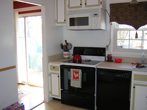 Upgraded kitchen/new fridge