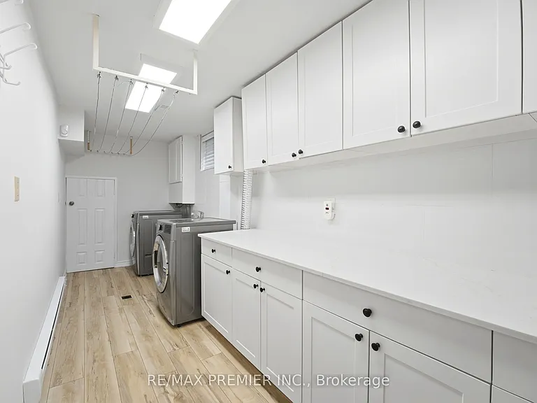 21 Avon Cres #MIDDLE LOWER — Photo 17