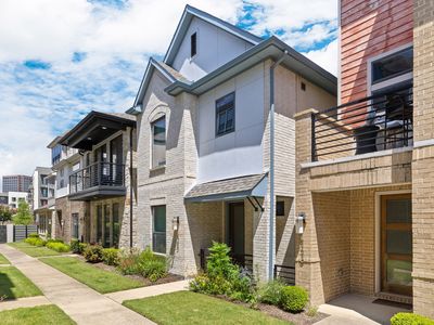 8222 Milroy Ln, Dallas, TX, 75231