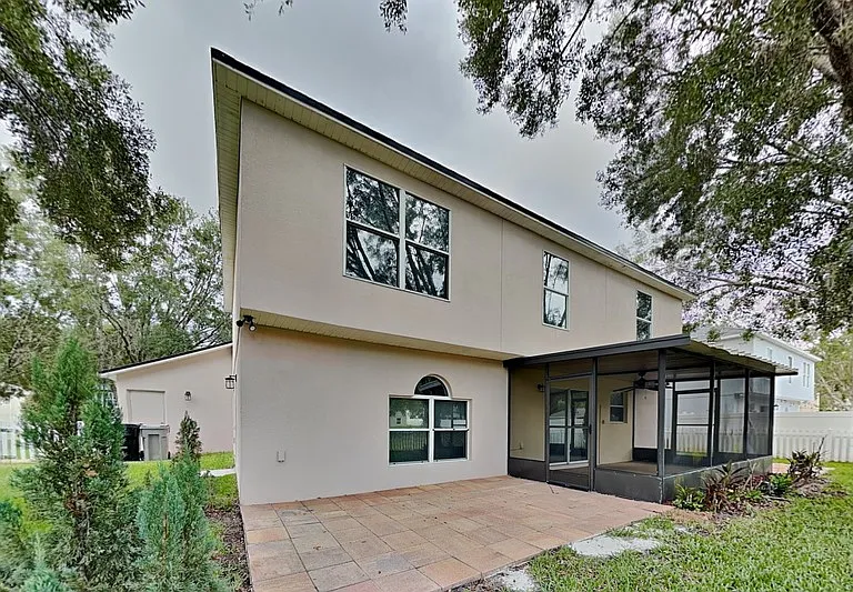 1952 Alambra Cir — Photo 2