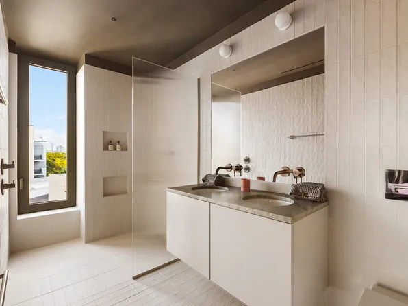 144 Vanderbilt Avenue image 10 of 23