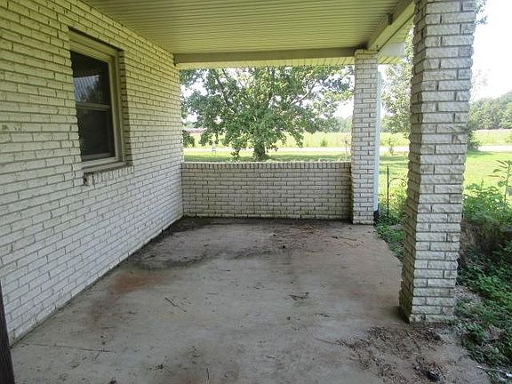 4th image of 1161 Barker Ln W
