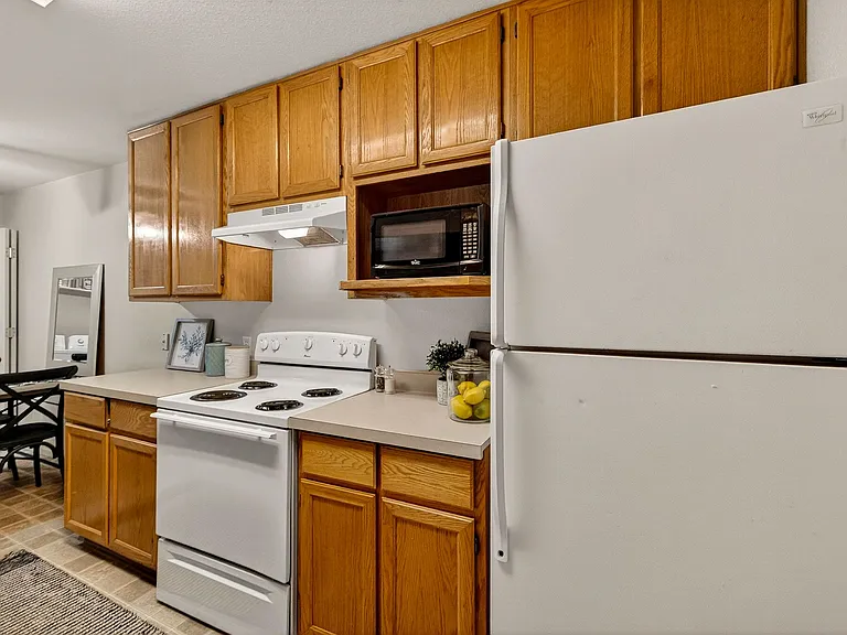 Mission Ranch Apartments — Photo 6