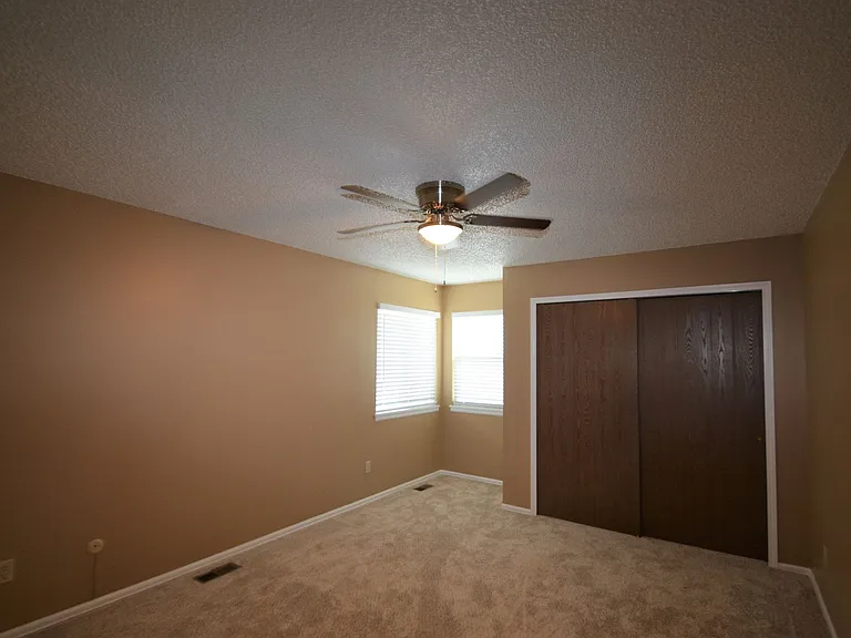 4618 Excalibur Ct — Photo 16