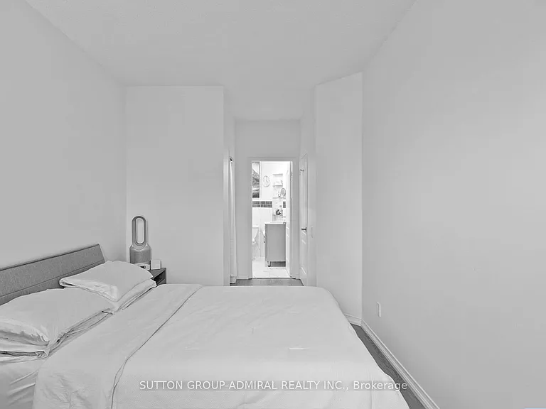 555 Yonge St #510 — Photo 19