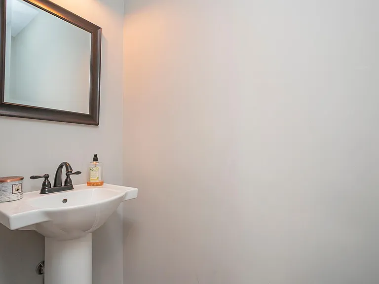647 James Ave #A — Photo 17