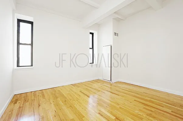 Rented by R New York | media 14