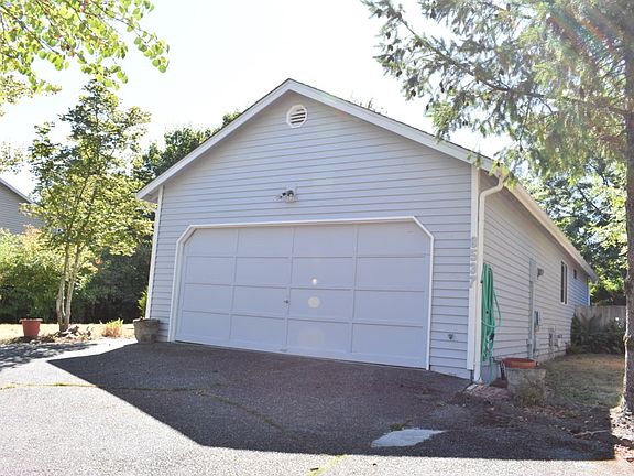 2nd image of 8537 NE 142nd St