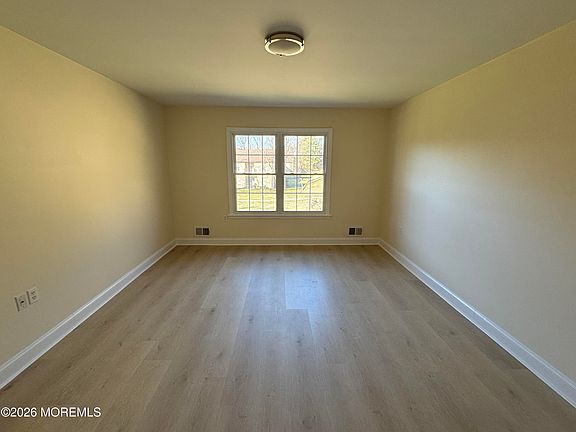 5th image of 611 Wellington Place