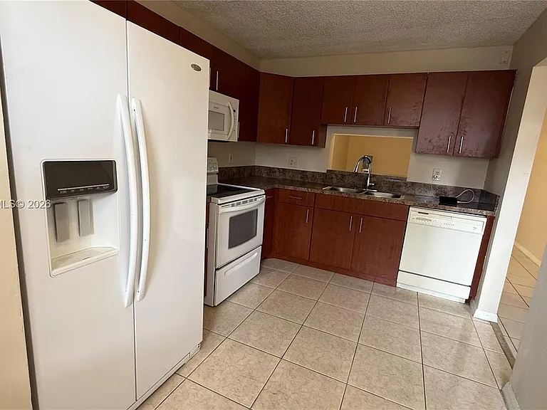 8011 Southgate Blvd #L1 — Photo 5