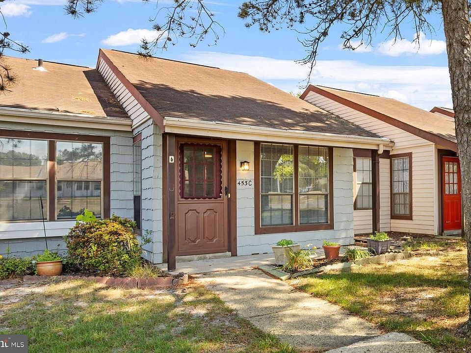 1st image of 453 Chesterfield Ct
