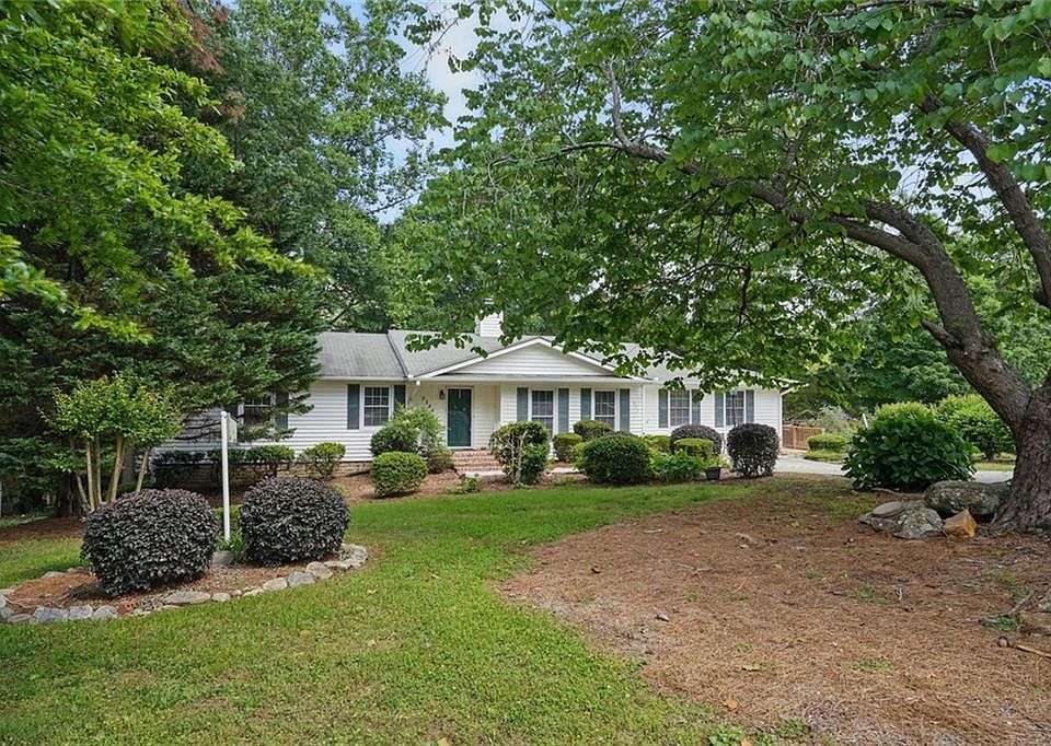 1st image of 2384 Shadowood Dr SW