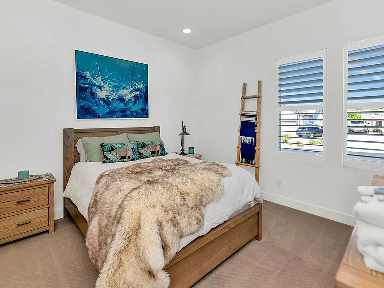2041 E Fallen Leaf Ln — Photo 18
