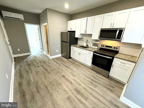 2417 W Jefferson St #2 Photo 1