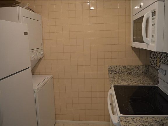 4th image of 840 Twin Lakes Dr