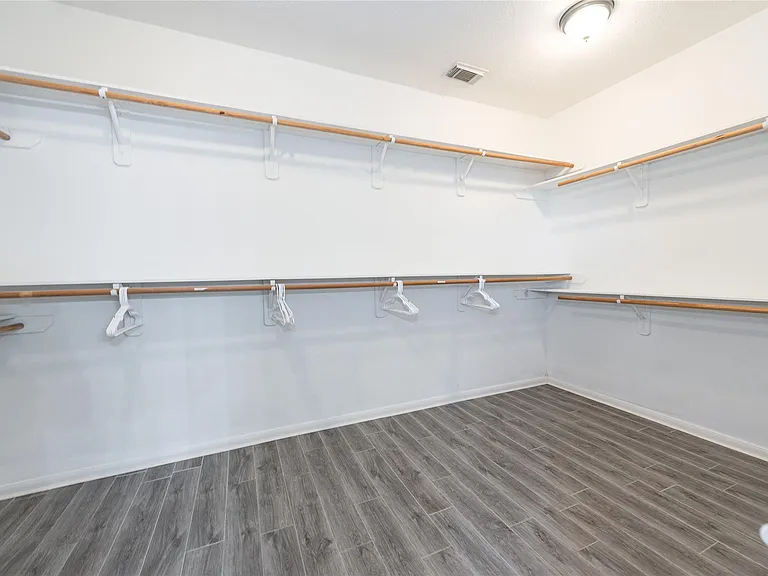 10815 Oak Bayou Ln — Photo 21