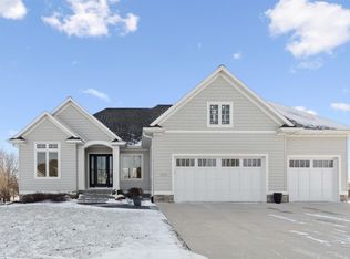 3120 Waterbury Dr, Cedar Falls, IA 50613