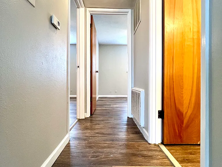 1107 Express Dr #4 — Photo 7