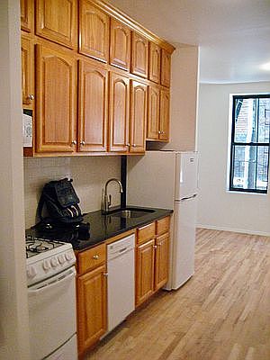 5th image of 422 E 75th St APT 1RW