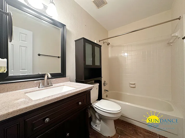 624 Lloyd St — Photo 12