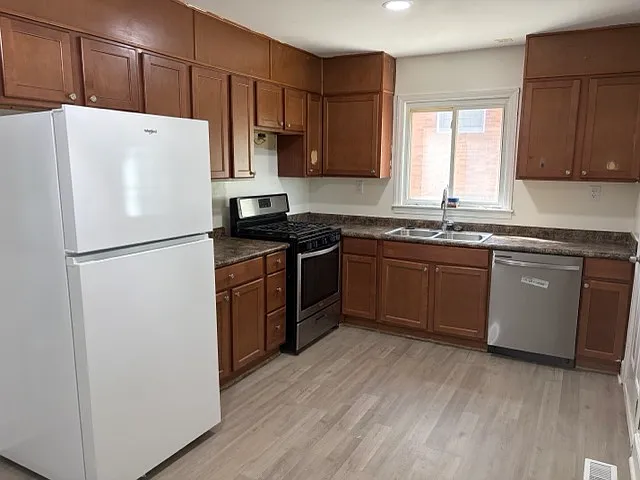 1410 Waddell St — Photo 10
