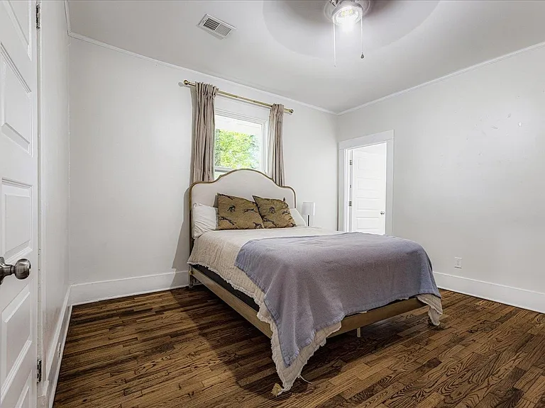 729 N Willett St — Photo 16