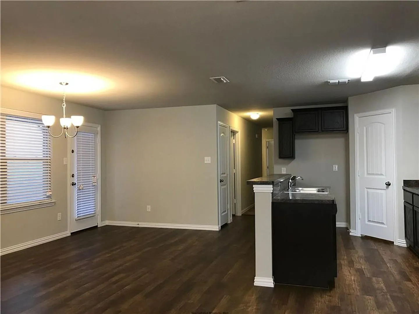 Beautiful 3 Bedroom 2 bath in River Gardens Addition — Photo 4