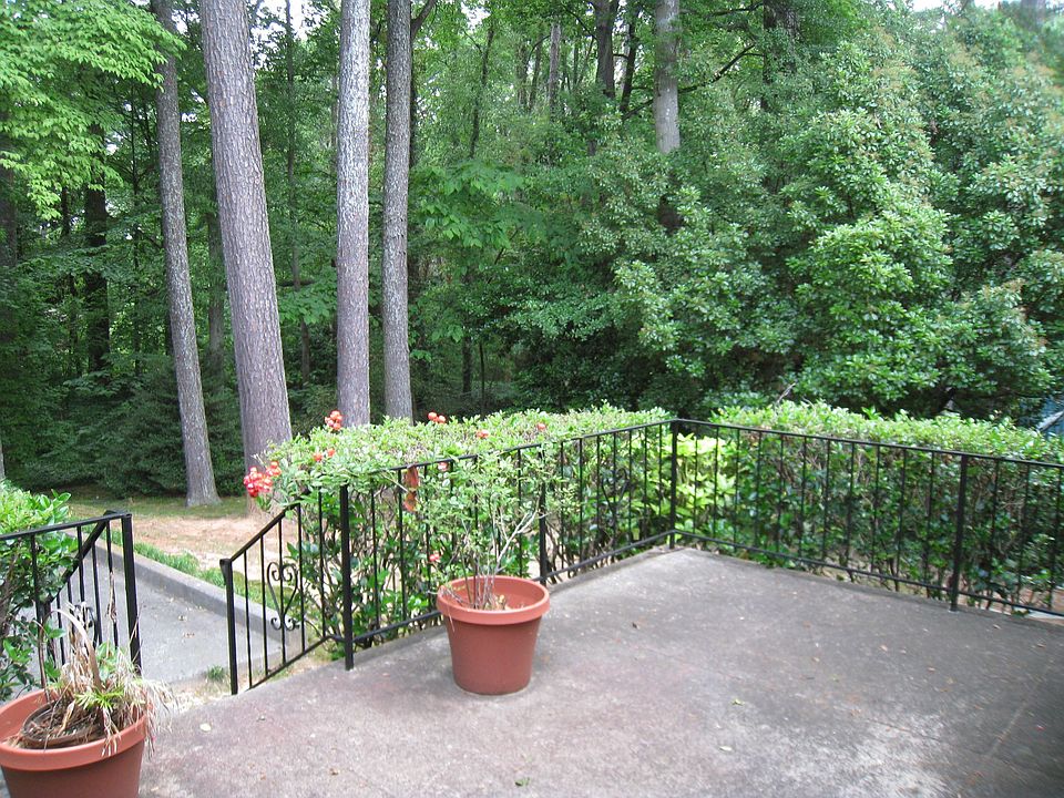 2nd image of 1858 Wildwood Pl NE