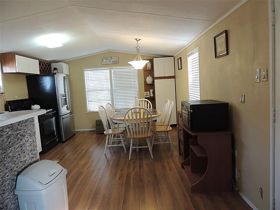 3rd image of 811 6th St