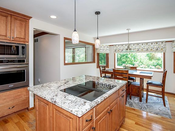 3rd image of 6381 Oakcreek Dr