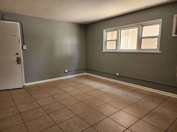 3rd image of 1306 Sibley Blvd APT 2