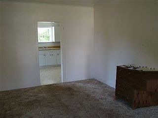 3rd image of 215 W Huntley St