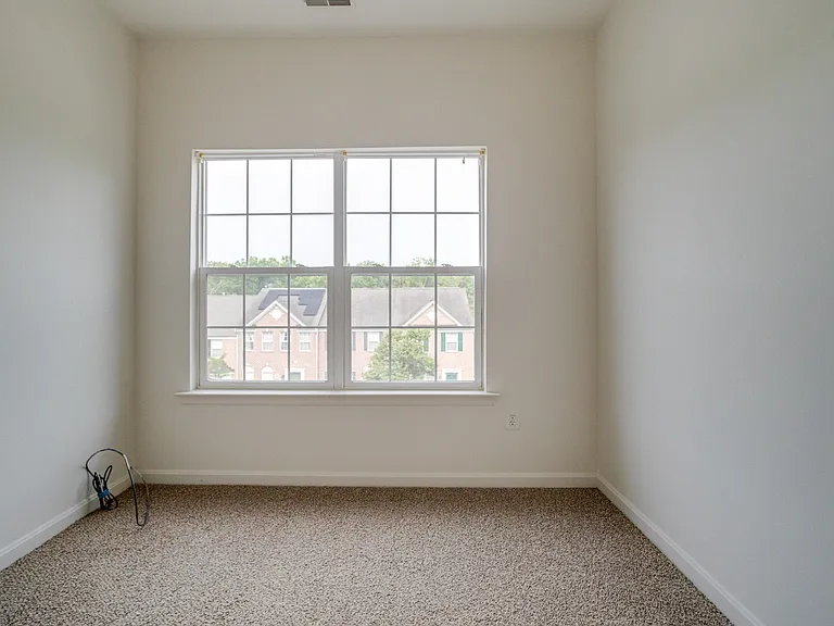 103 Buttonwood Ct — Photo 31