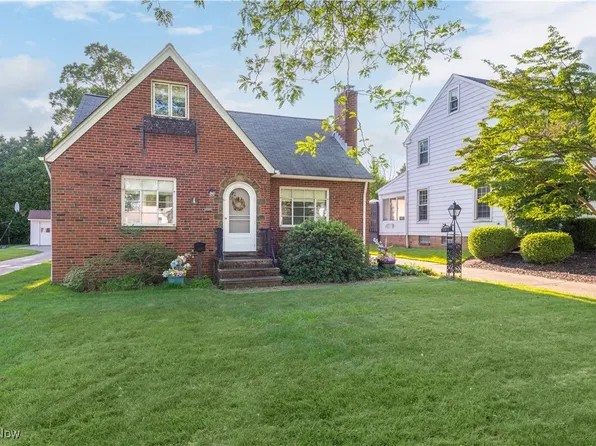 1311 Homeland Dr, Rocky River, OH 44116