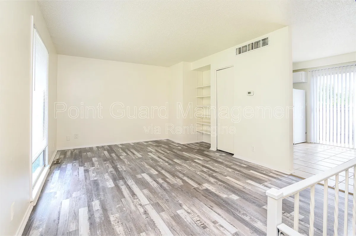 Building Photo - 857 S Broadview Ave #857