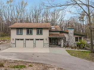 2390 Noble Rd, Oxford, MI 48370