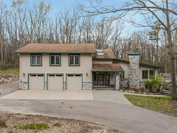 2390 Noble Rd, Oxford, MI 48370