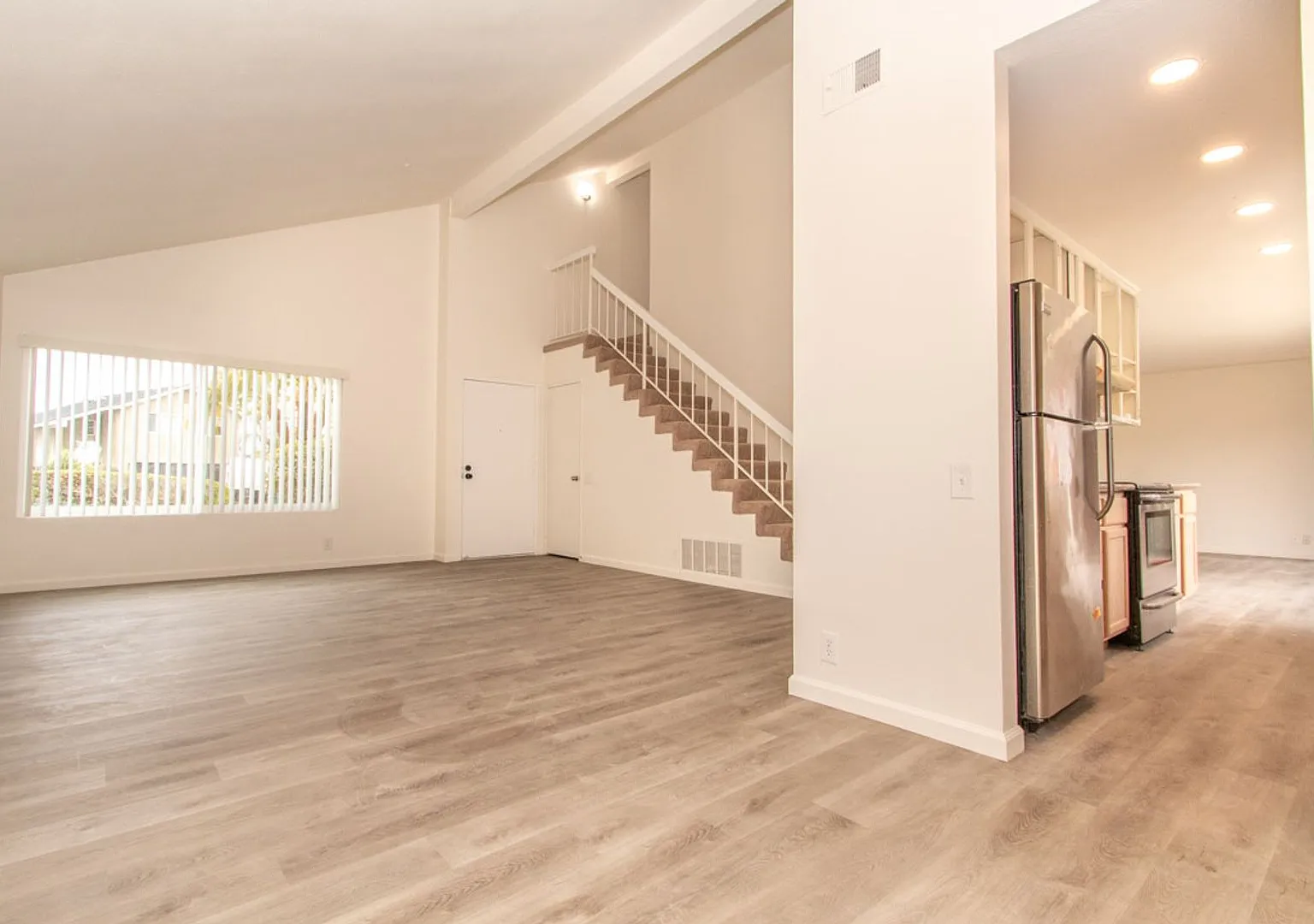 Spacious Two-Story 4 Bedroom/2.5 Bath Cardiff Cul-De-Sac Home Close to the Coast! — Photo 4
