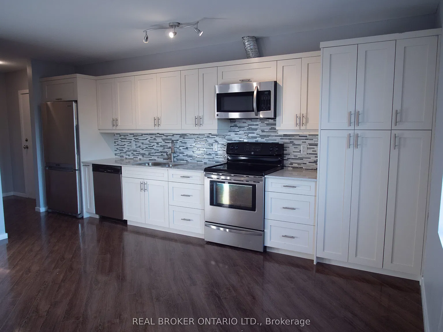 2 bed, $2,800 — Photo 4