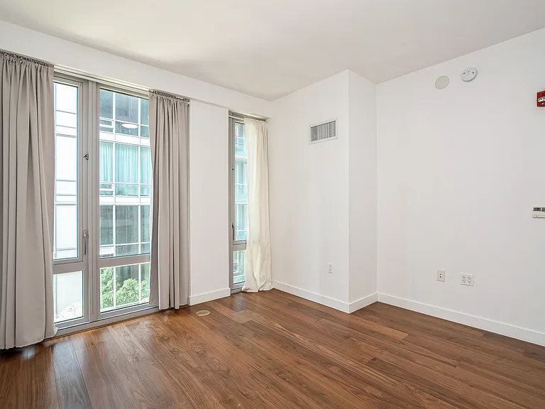 2 Shore Ln #4L — Photo 11