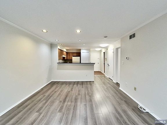 3rd image of 781 Spinnaker Ct #781