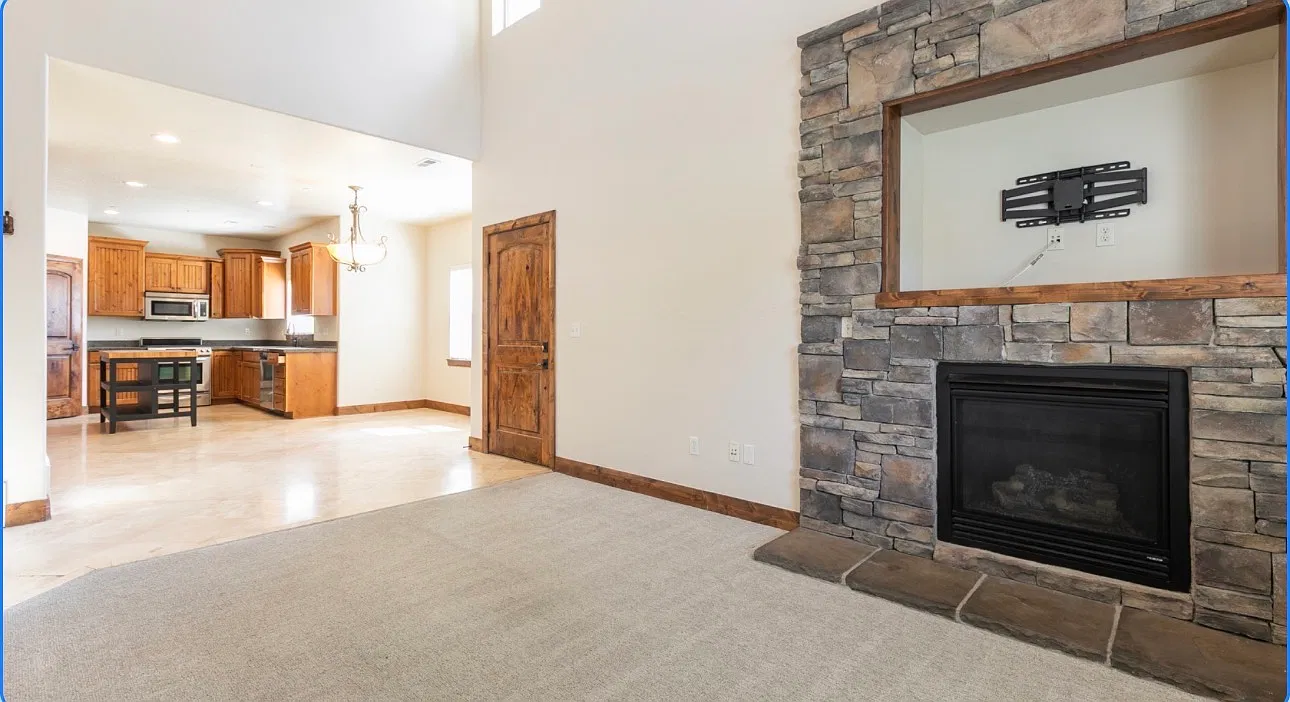 4 bed, 2500 sqft, $2,900 — Photo 3