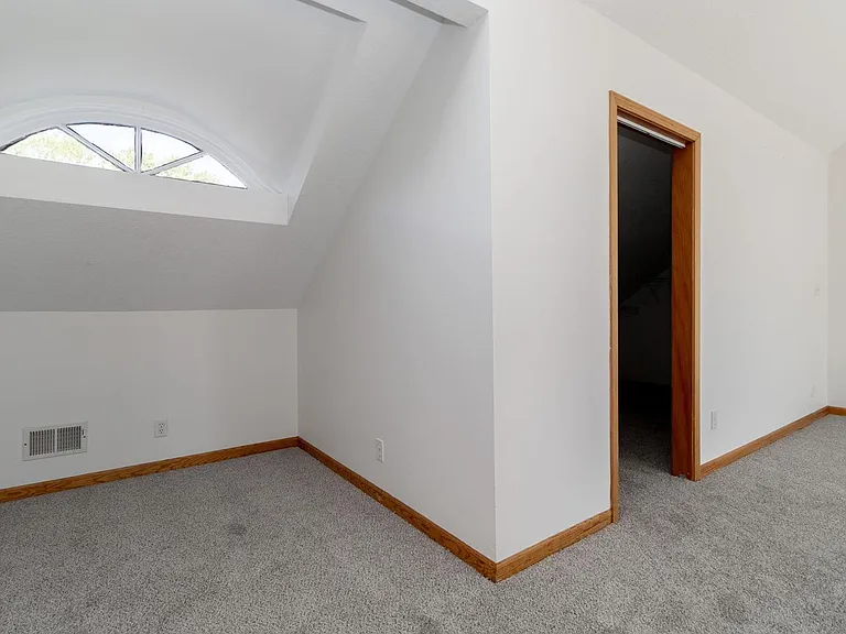 1210 River Rd — Photo 27