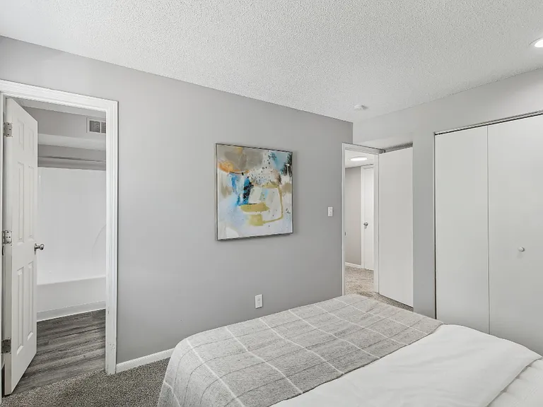 University Villa Apartments — Photo 13