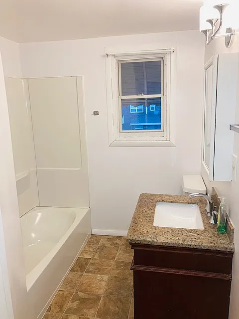 3 bed, 1.5 bath, 1152 sqft, $1,900 — Photo 4