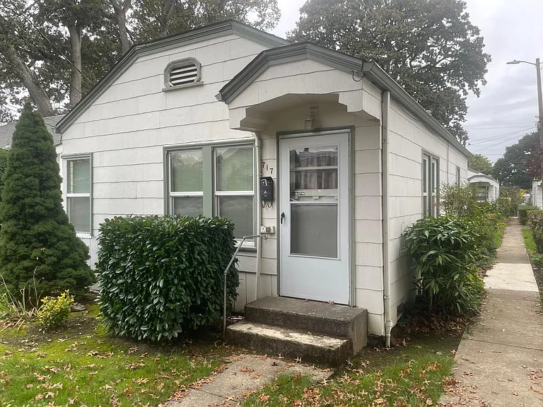 717 Cottage St NE — Photo 13